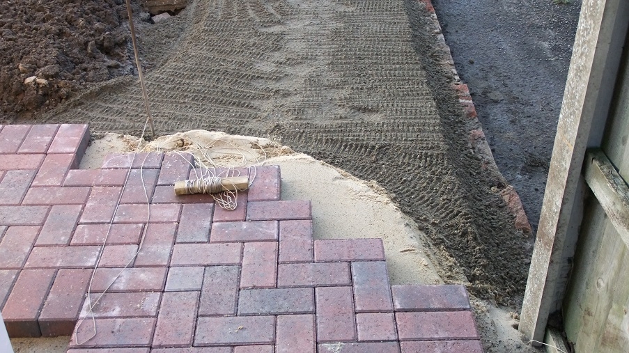 Knights paving & Landscaping Paving process - laying the brickwork